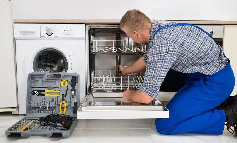 Kartepe Hoover servisi teknisyen ekibi beyaz eşya tamiri yaparken